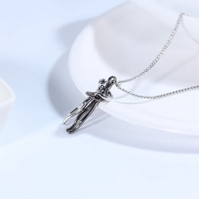 Eternal Love - Exquisite Unisex Couple Hugging Pendant Necklace - Perfect Gift for Couples