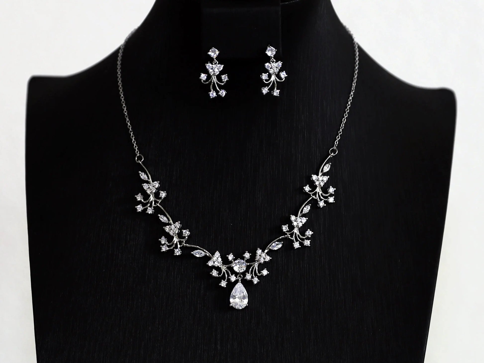 Crystal Necklace, Bridal Jewelry Set, Teardrop Necklace - Silver Kebble Jewelry