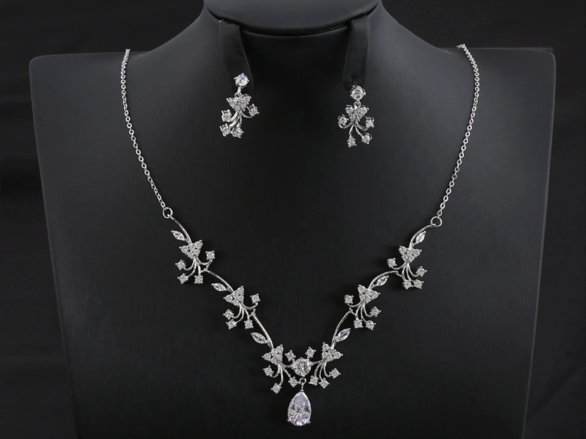 Crystal Necklace, Bridal Jewelry Set, Teardrop Necklace - Silver Kebble Jewelry
