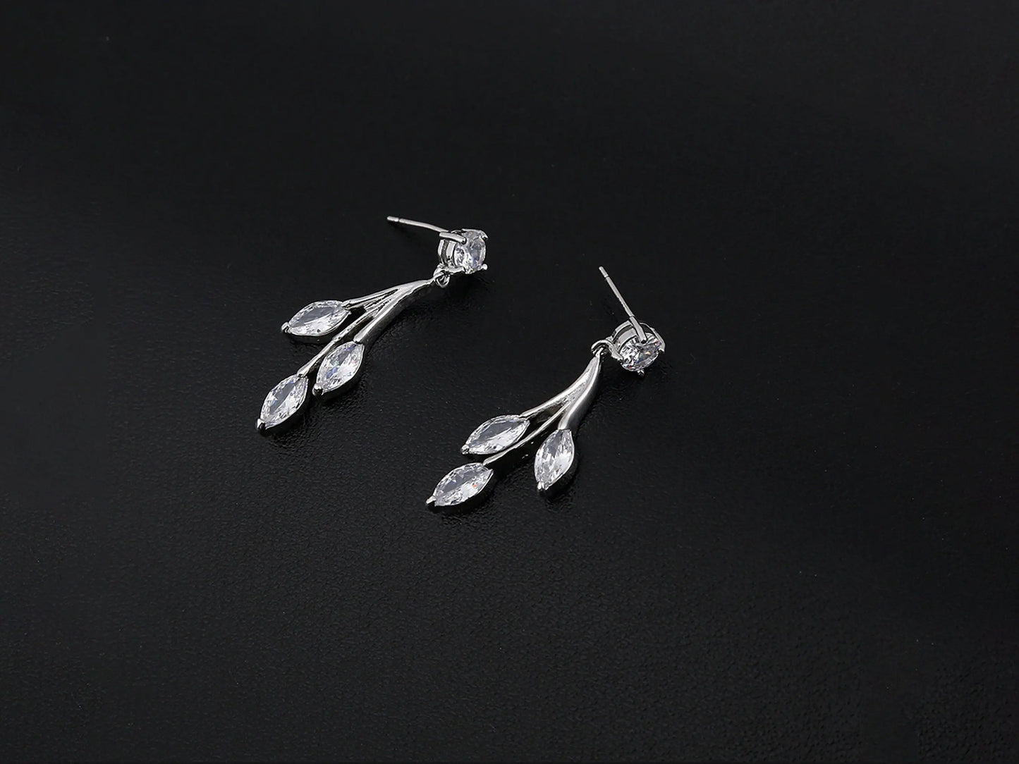 Elegant Crystal Jewelry, Bridal Jewelry Set, Tear Drop Pendant - Silver Kebble Jewelry