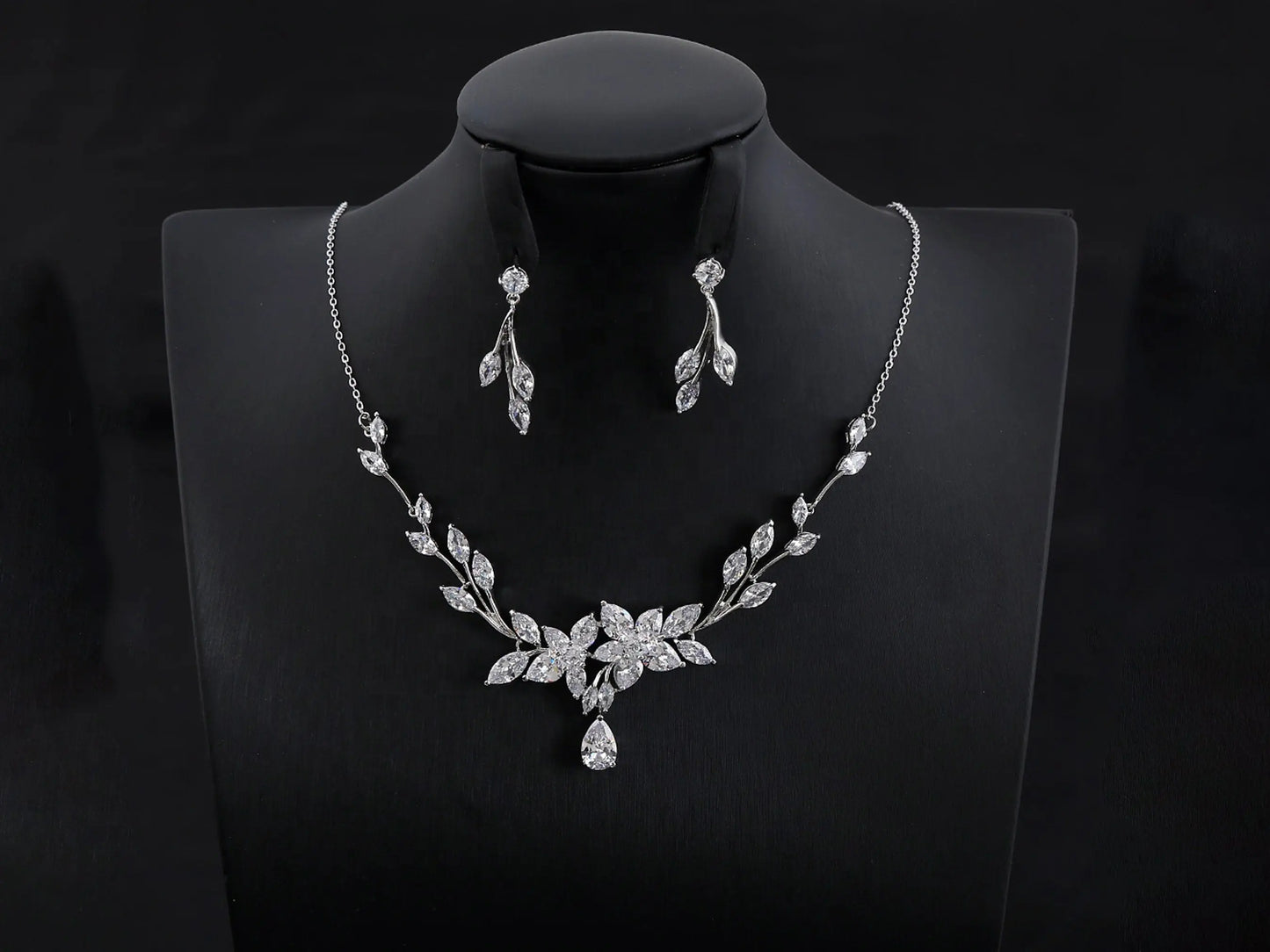 Elegant Crystal Jewelry, Bridal Jewelry Set, Tear Drop Pendant - Silver Kebble Jewelry