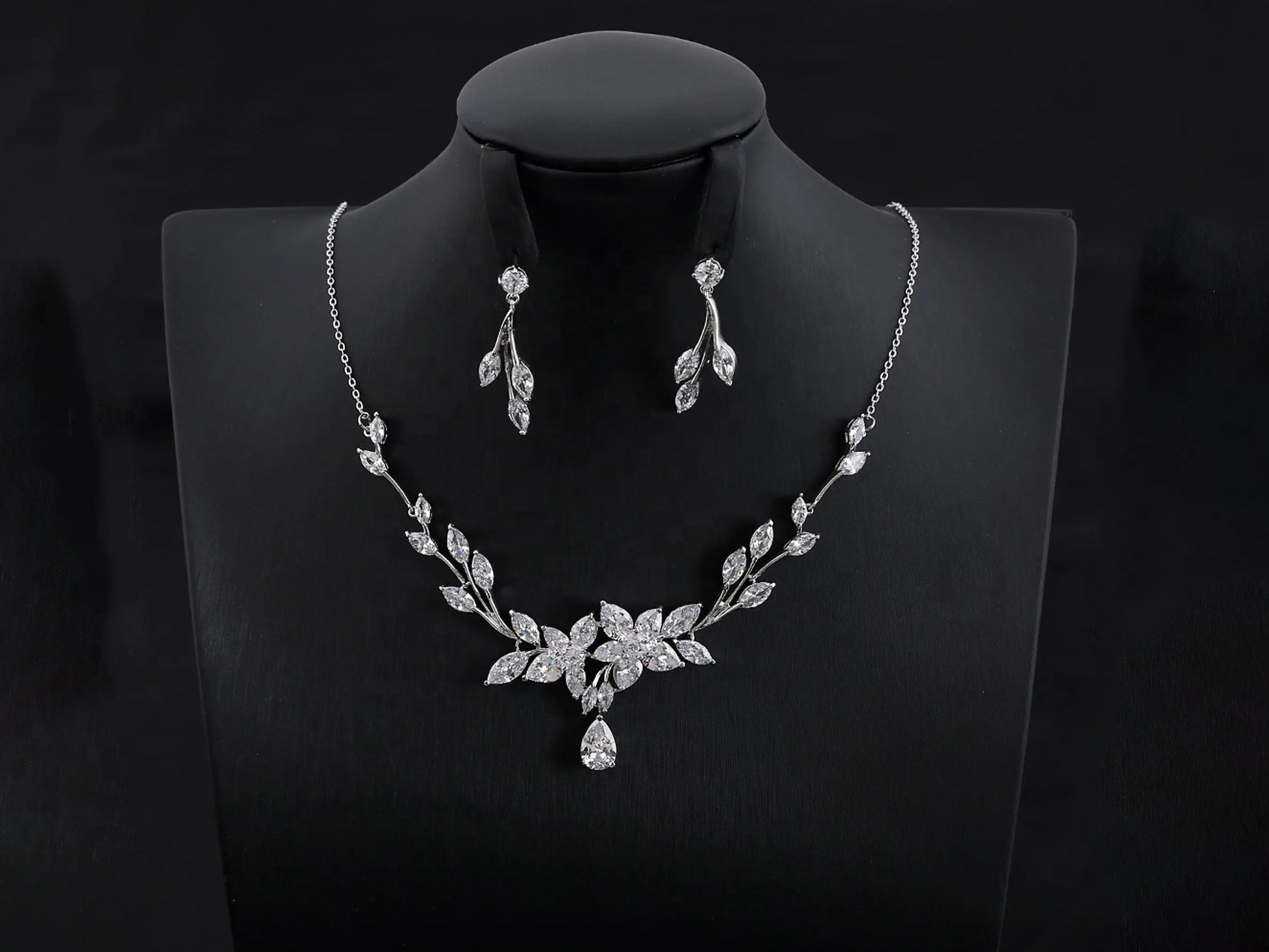 Elegant Crystal Jewelry, Bridal Jewelry Set, Tear Drop Pendant - Silver Kebble Jewelry