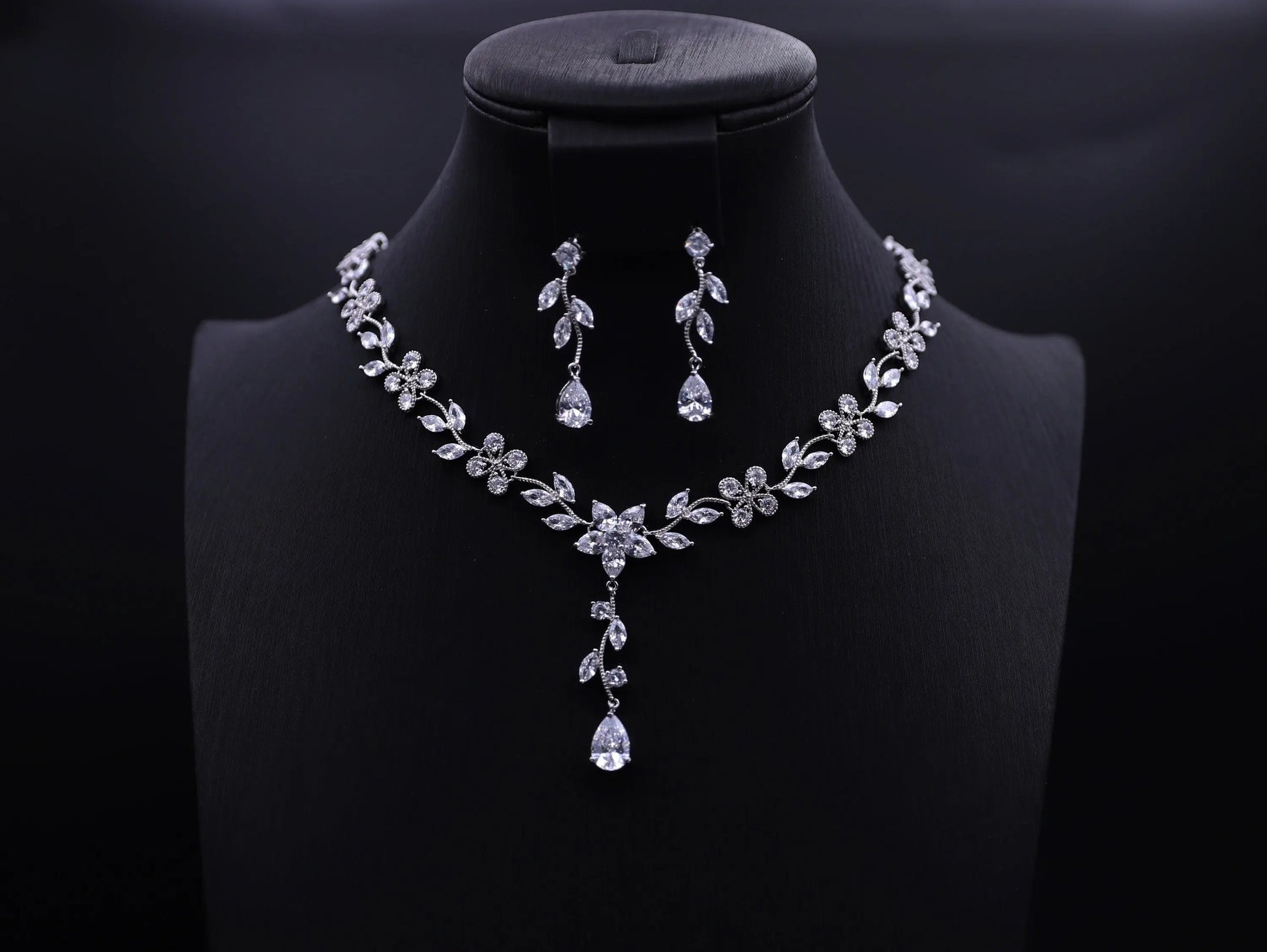 Four Leaf Clover Pendant Necklace Kebble Jewelry