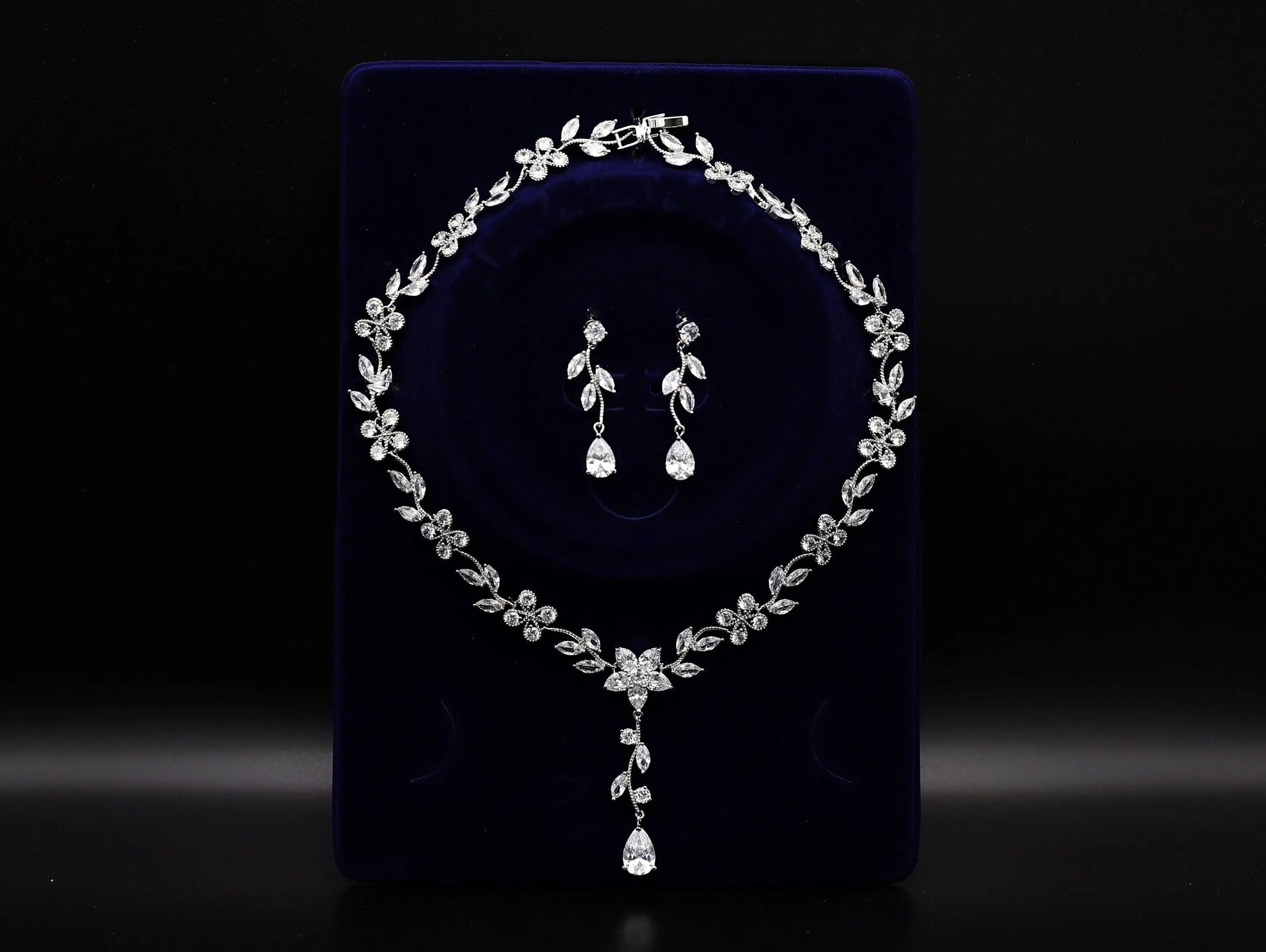 Four Leaf Clover Pendant Necklace Kebble Jewelry