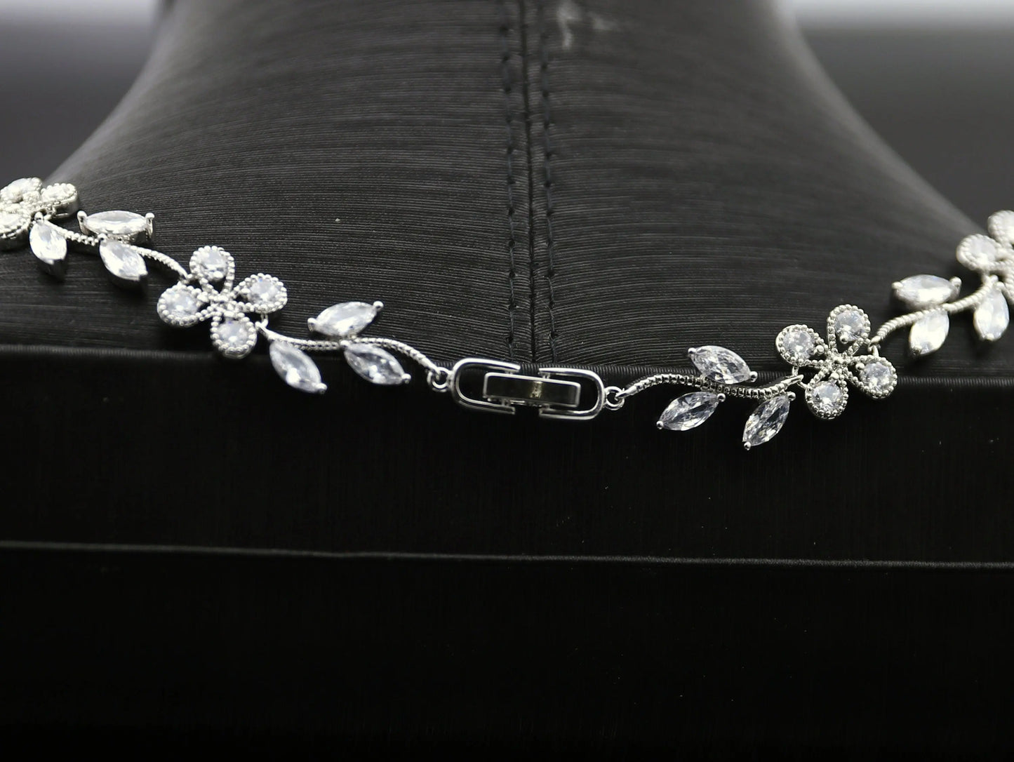 Four Leaf Clover Pendant Necklace Kebble Jewelry