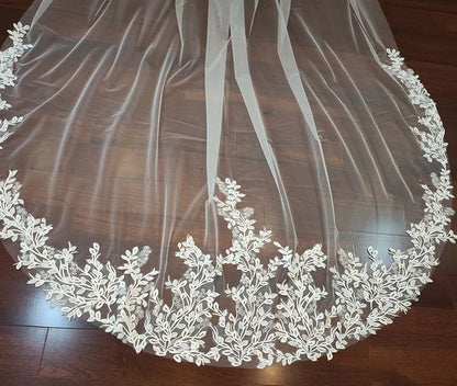 Vintage Lace Wedding Veil with Comb - 1 Layer, 9.8 Feet