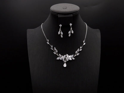 Elegant Crystal Jewelry, Bridal Jewelry Set, Tear Drop Pendant - Silver Kebble Jewelry