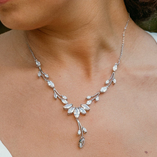 bridal-necklace-and-earring-set