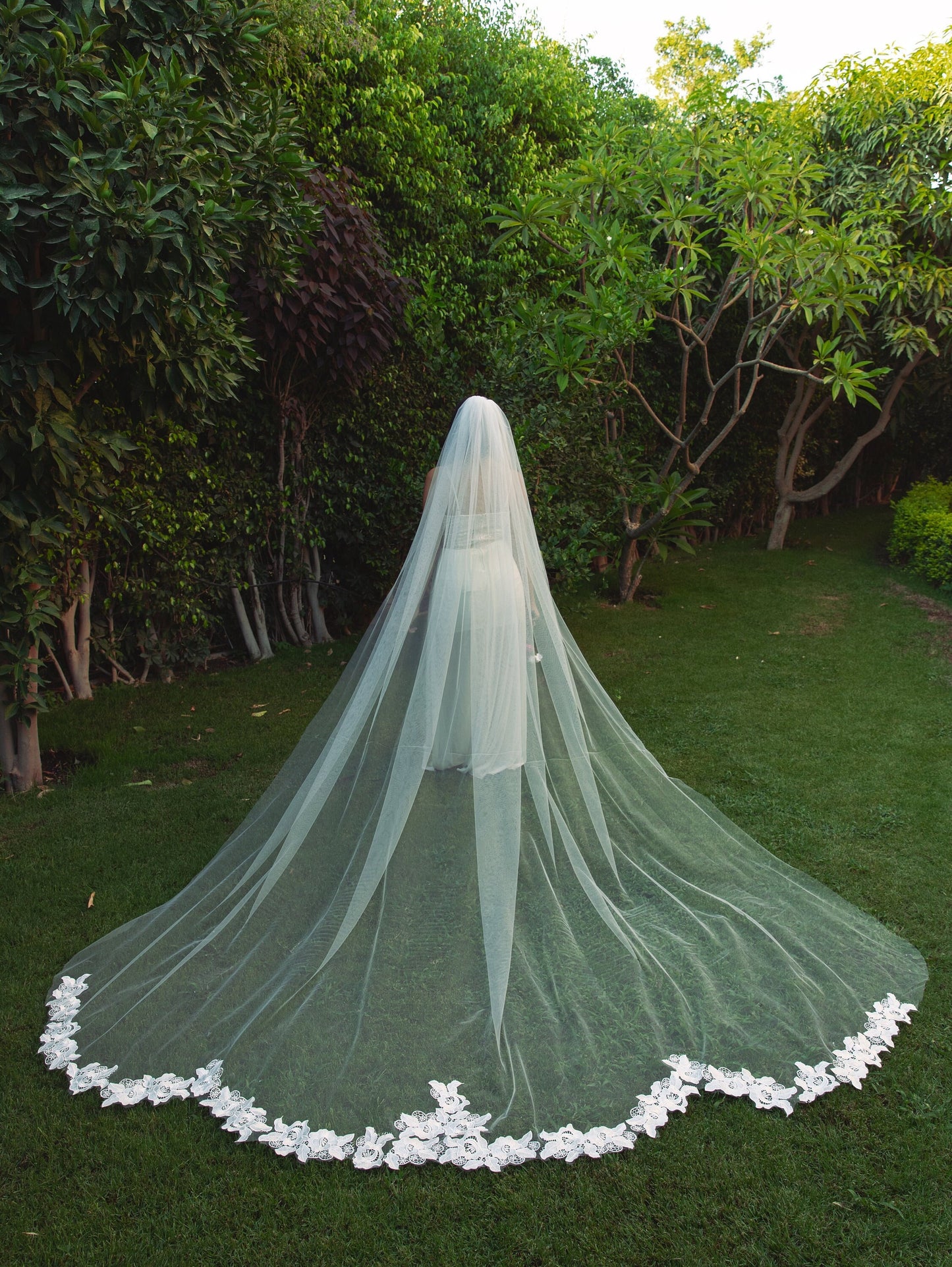 Vintage Style Floral Wedding Veil with Lace | High-Quality Tulle | Detachable Blusher | Various Lengths & Colors